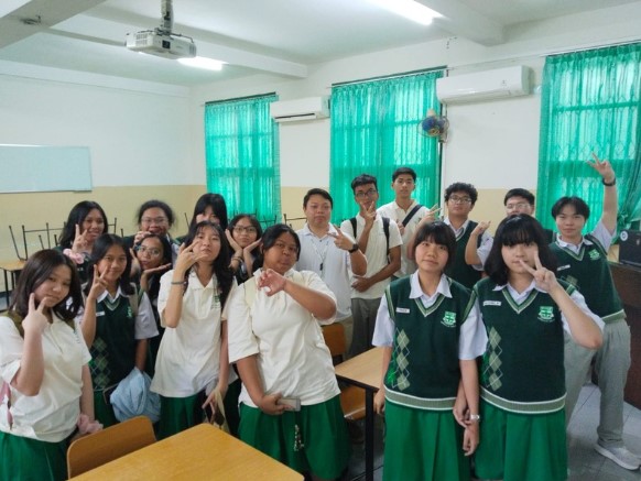Kelas Bahasa Jepang di SMA Regina Pacis Surakarta